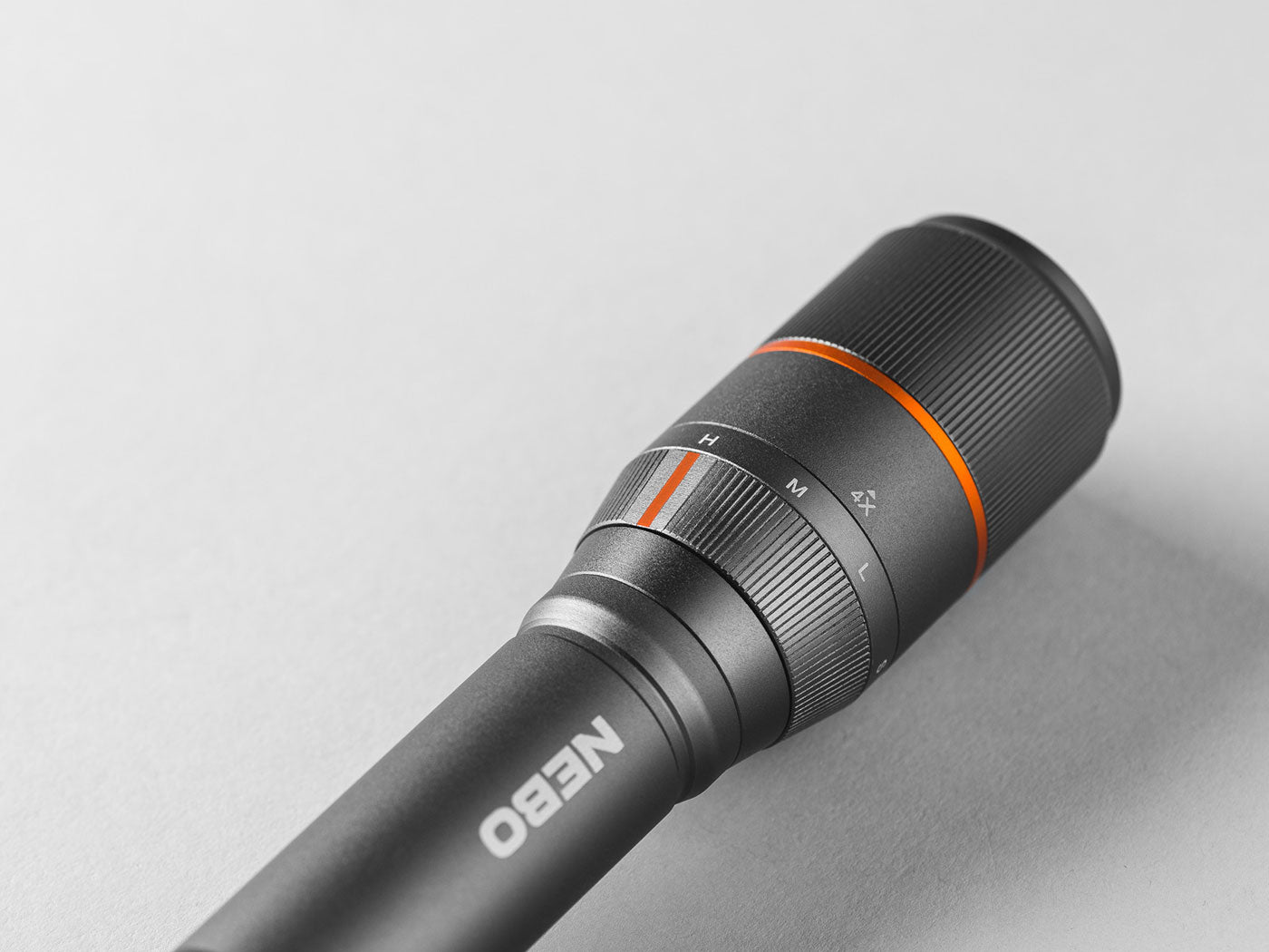 Nebo Davinci 2000 Lumen oplaadbare zaklamp