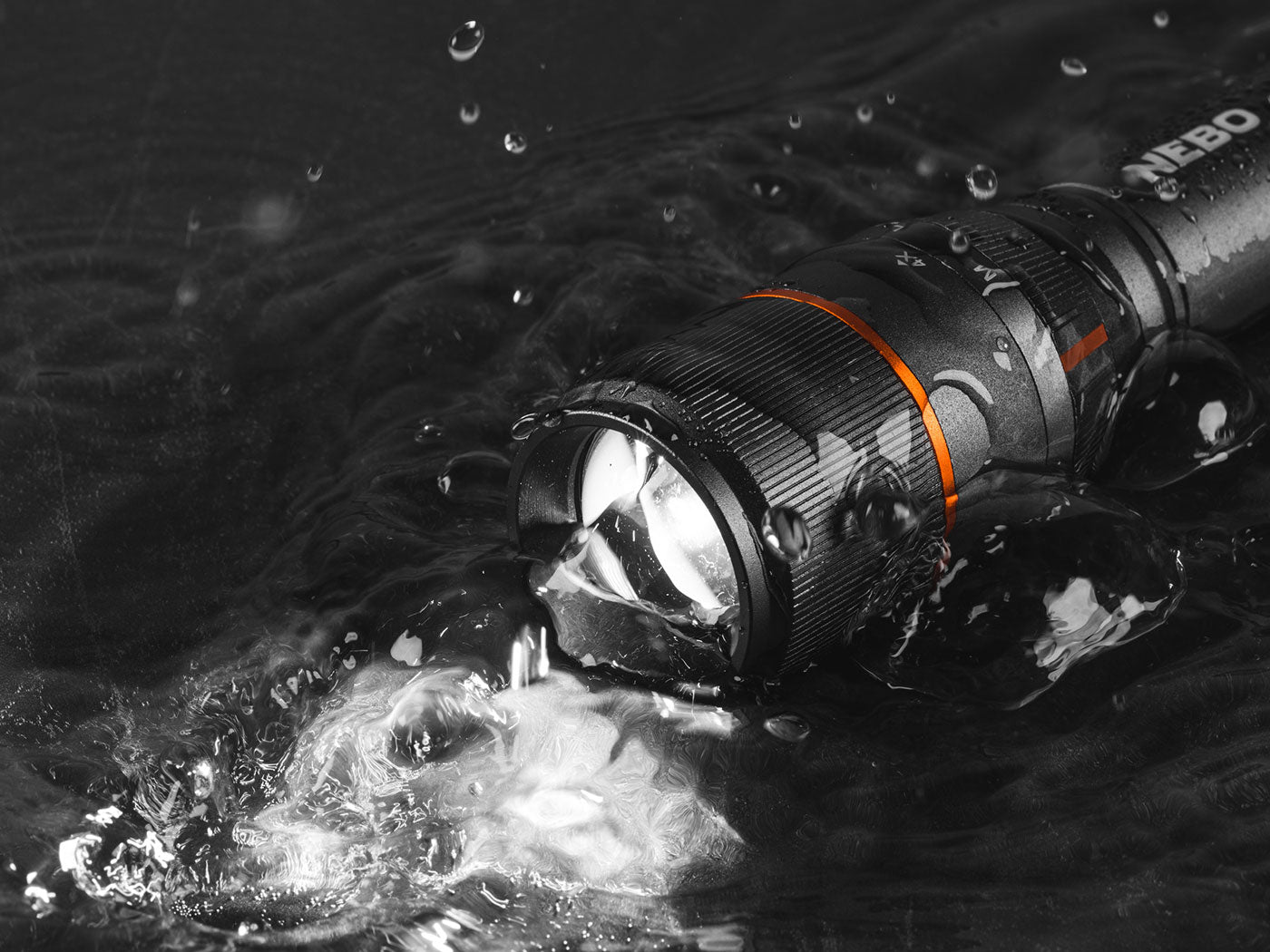 Nebo Davinci 2000 Lumen oplaadbare zaklamp